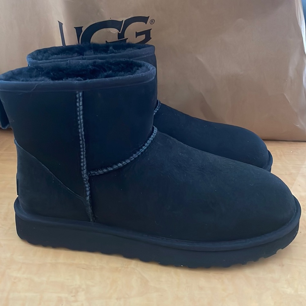 Ugg Women’s Classic Mini Boot